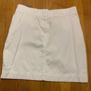 EUC Vineyard Vines white structured skirt